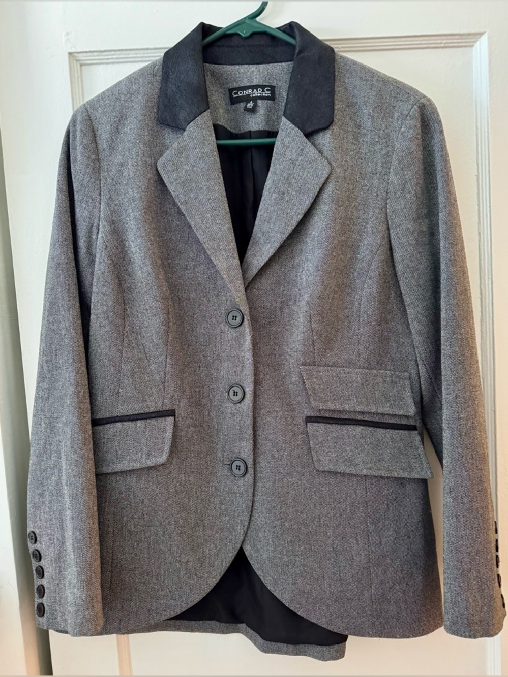 Conrad C Collection Sz 4 Stretch Blazer Jacket 3-Button Black Contrast Collar. - Picture 2 of 8